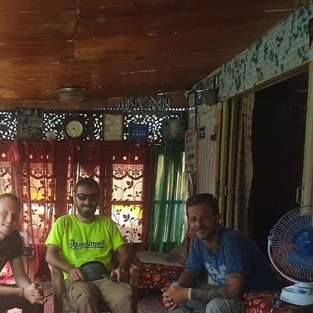 Island Daire Srīnagar Dış mekan fotoğraf