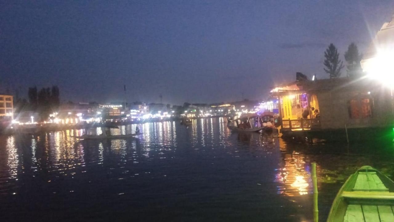 Island Daire Srīnagar Dış mekan fotoğraf