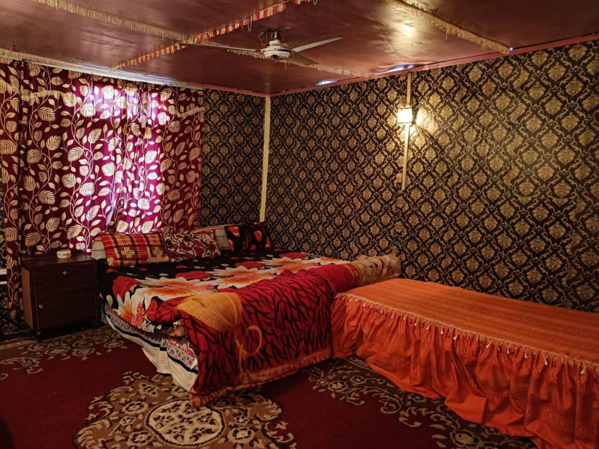 Island Daire Srīnagar Dış mekan fotoğraf